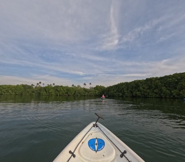 Beach Scenery - Experience a serene kayaking journey through lus #28961799