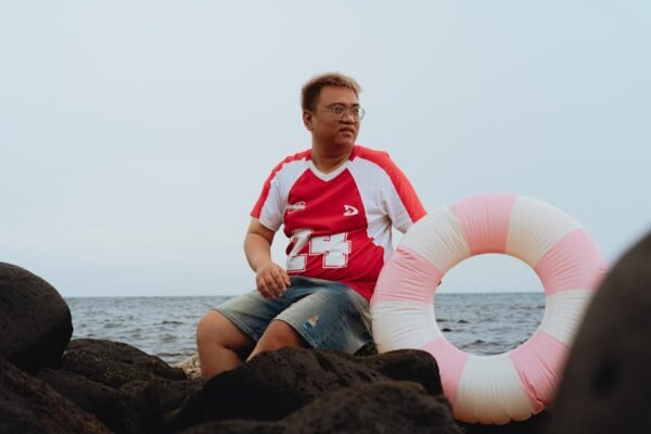 Beach Scenery - Casual moment of a man sitting on rocks by the s #31621038