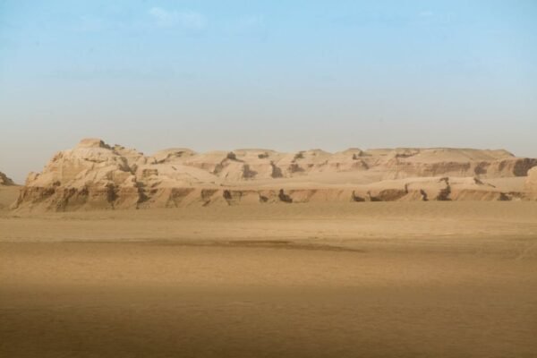 Desert Wilderness - Expansive desert scene with rocky formations und #33720013