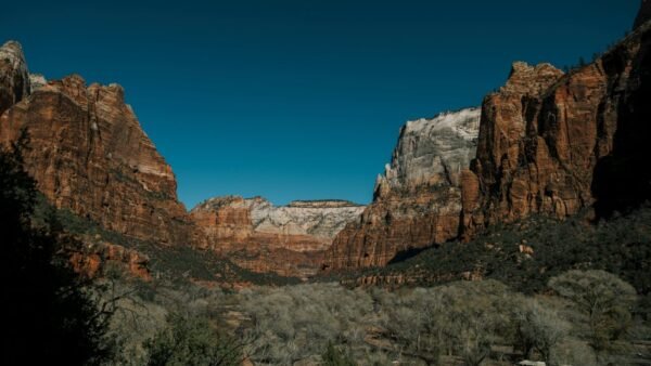 Desert Wilderness - Explore the stunning red sandstone cliffs and ex #34896925