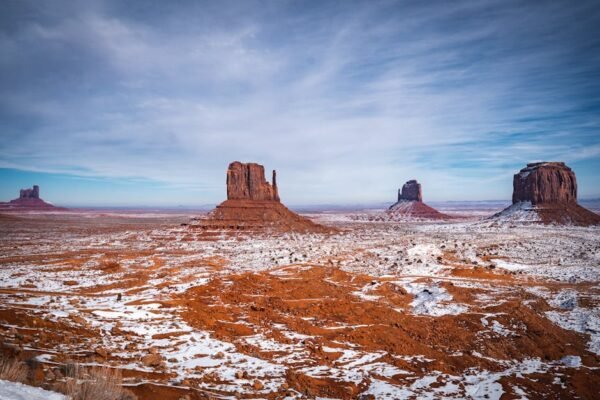 Desert Wilderness - Stunning winter view of the iconic buttes in Olj #4031598
