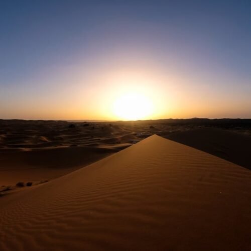 Desert Wilderness - Beautiful sunset landscape over the sand dunes o #998649
